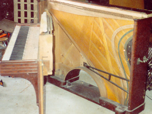 sylvain legros accordant un piano